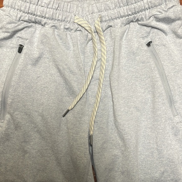 Vuori Men’s Ponto Performance Jogger in platinum heather size XS - Picture 9 of 13